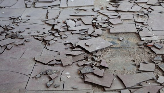 00028 - Broken asbestos tiles - 16_9.jpg