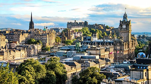 00190 - View over the city of Edinburgh - 16_9.jpg